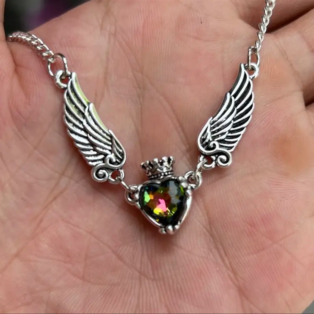 NWOT - Silver Winged Heart Pendant Necklace